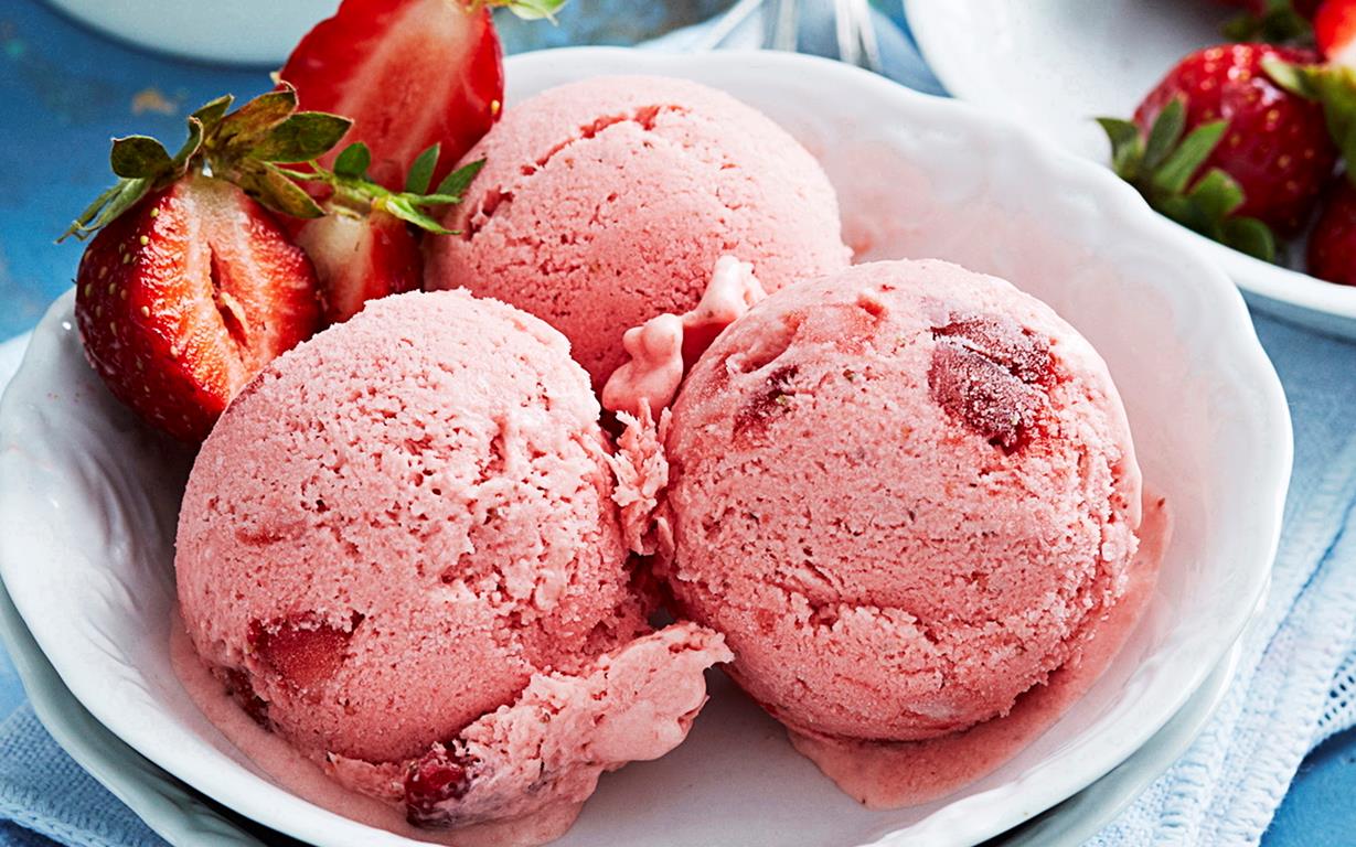 cara membuat es krim strawberry