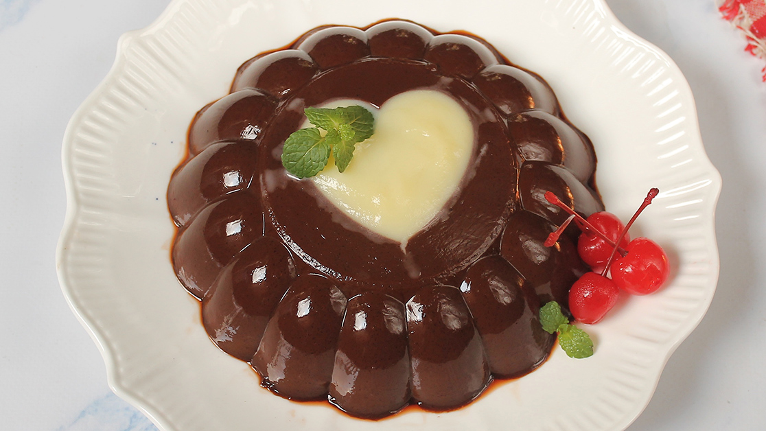 PUDING COKLAT NUTRIJEL DENGAN TAMBAHAN TOPING